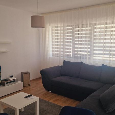 White Flat Apartment Bukares Bagian luar foto