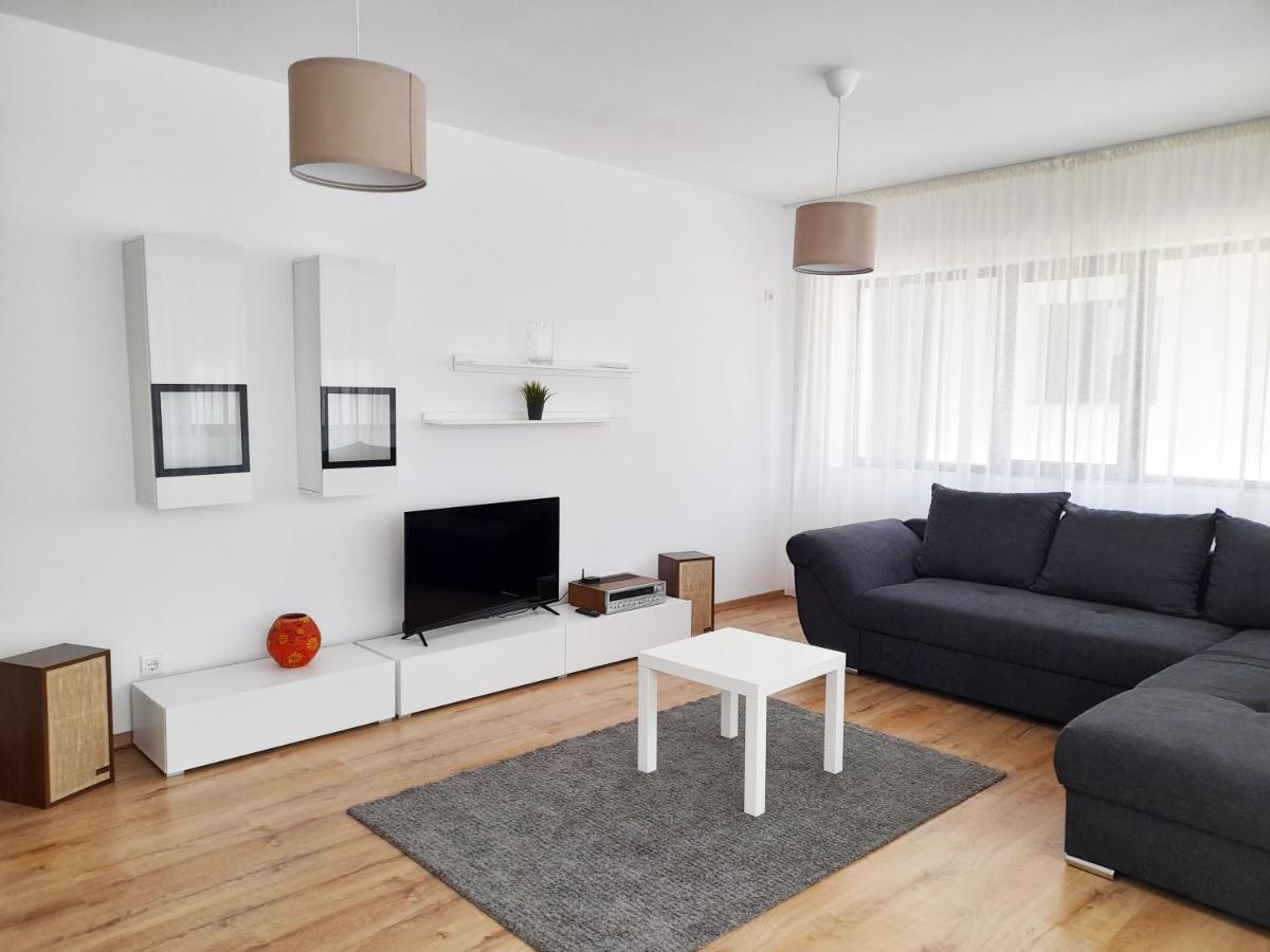 White Flat Apartment Bukares Bagian luar foto