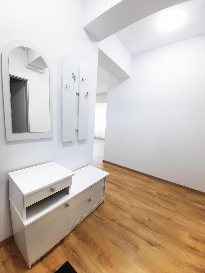 White Flat Apartment Bukares Bagian luar foto